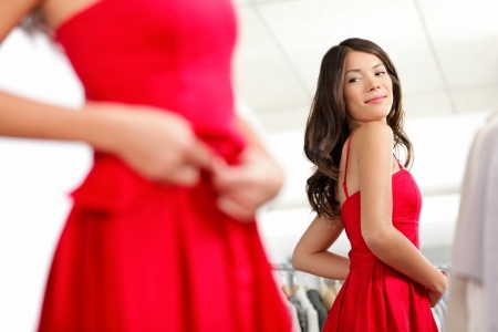 赤ドレスの女性